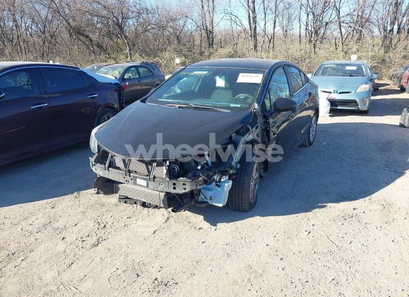 Photo 2 of 2017 Chevrolet Cruze LT AUTO (VIN 1G1BE5SM8H7112841)