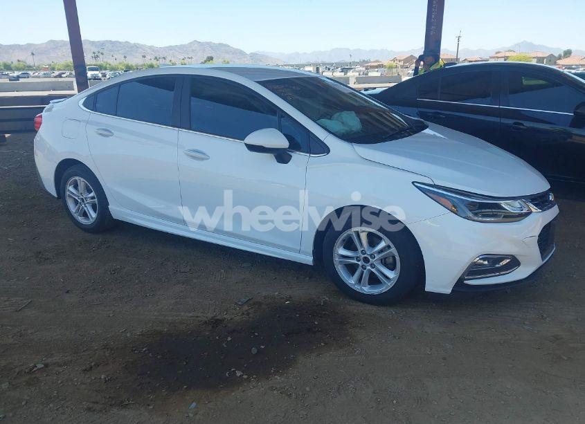 2017 Chevrolet Cruze LT AUTO (VIN 1G1BE5SM8H7120714) main photo