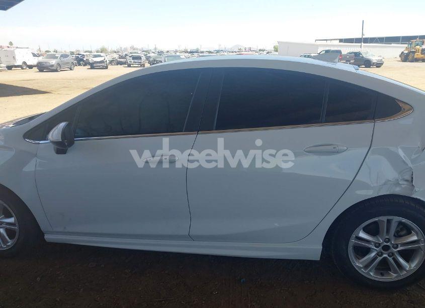 Photo 14 of 2017 Chevrolet Cruze LT AUTO (VIN 1G1BE5SM8H7120714)