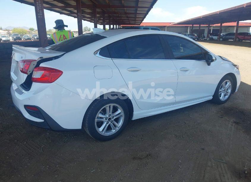 Photo 4 of 2017 Chevrolet Cruze LT AUTO (VIN 1G1BE5SM8H7120714)