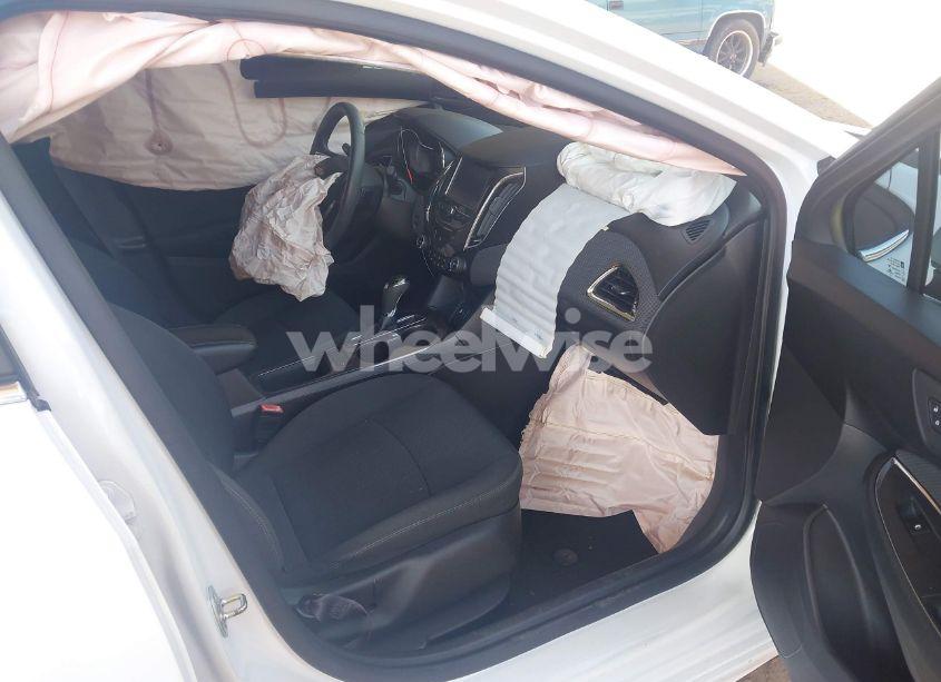 Photo 5 of 2017 Chevrolet Cruze LT AUTO (VIN 1G1BE5SM8H7120714)