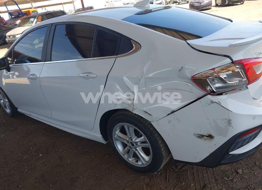 Photo 6 of 2017 Chevrolet Cruze LT AUTO (VIN 1G1BE5SM8H7120714)