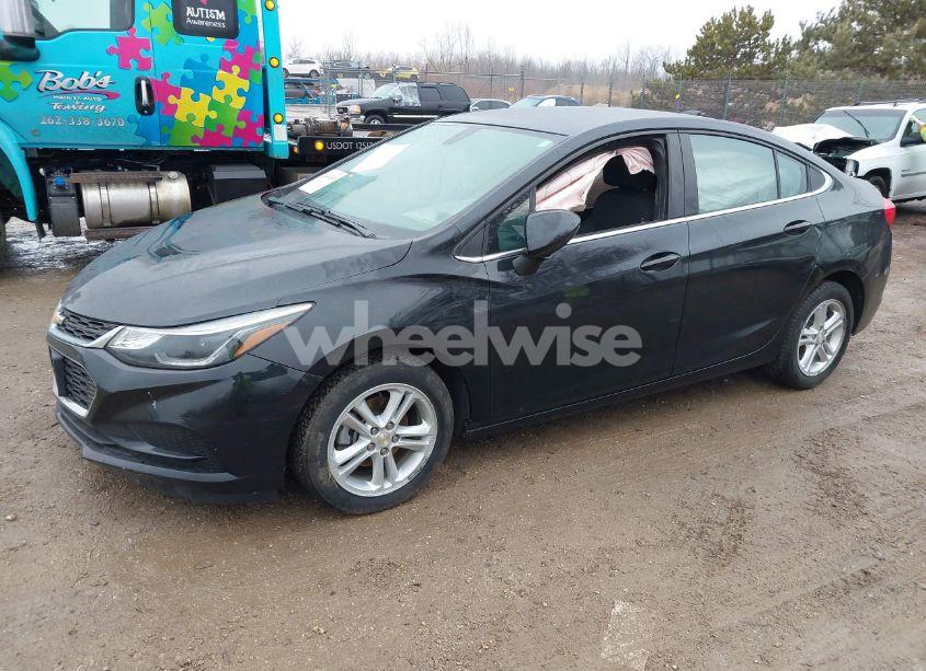 Photo 2 of 2017 Chevrolet Cruze LT AUTO (VIN 1G1BE5SM8H7136587)