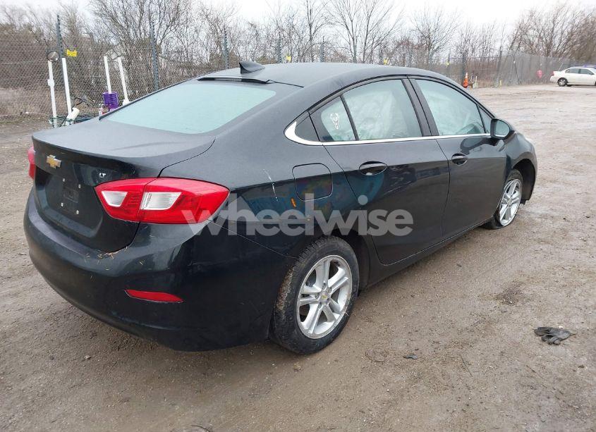 Photo 4 of 2017 Chevrolet Cruze LT AUTO (VIN 1G1BE5SM8H7136587)