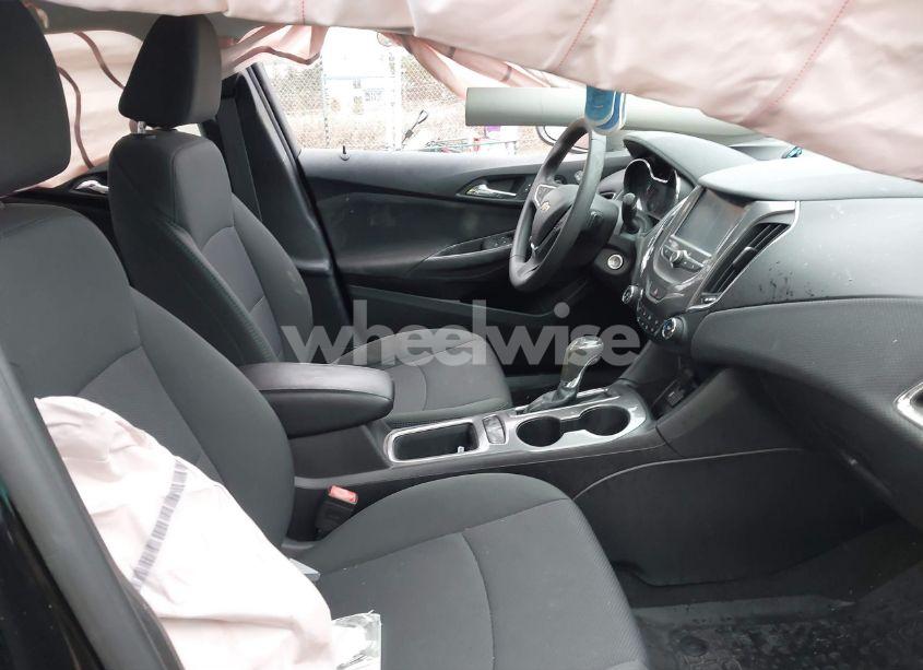 Photo 5 of 2017 Chevrolet Cruze LT AUTO (VIN 1G1BE5SM8H7136587)