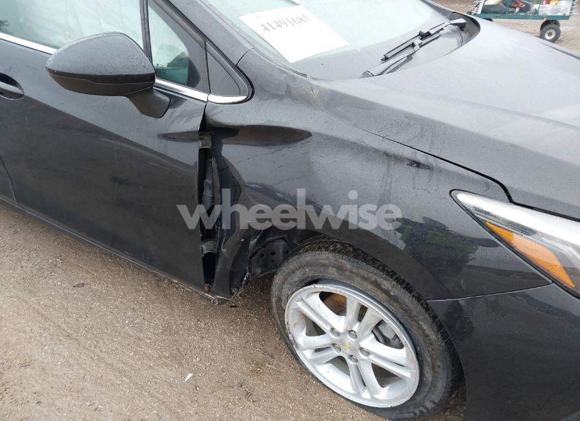 Photo 6 of 2017 Chevrolet Cruze LT AUTO (VIN 1G1BE5SM8H7136587)