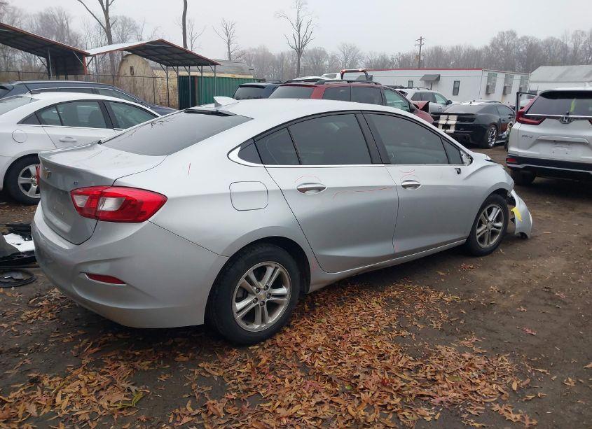 Photo 4 of 2017 Chevrolet Cruze LT AUTO (VIN 1G1BE5SM8H7141191)