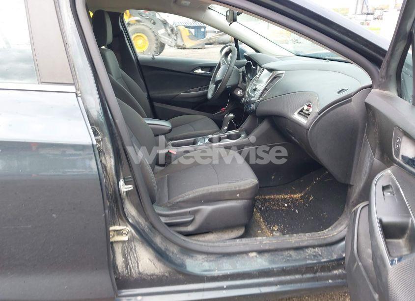 Photo 5 of 2017 Chevrolet Cruze LT AUTO (VIN 1G1BE5SM8H7141501)