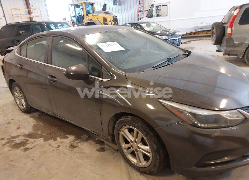 2017 Chevrolet Cruze LT AUTO (VIN 1G1BE5SM8H7159528) main photo