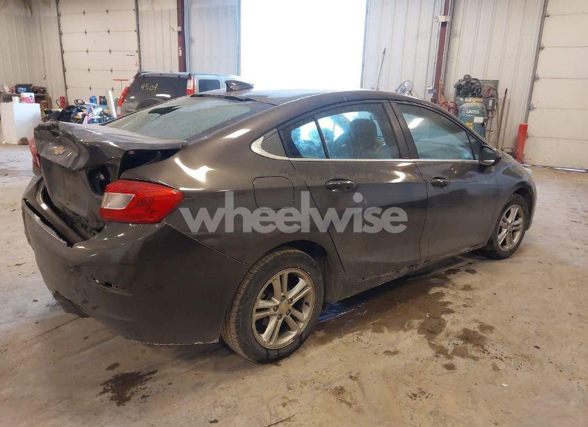 Photo 4 of 2017 Chevrolet Cruze LT AUTO (VIN 1G1BE5SM8H7159528)