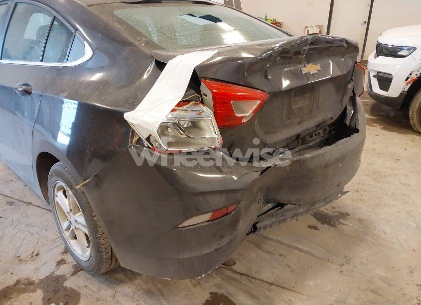 Photo 6 of 2017 Chevrolet Cruze LT AUTO (VIN 1G1BE5SM8H7159528)