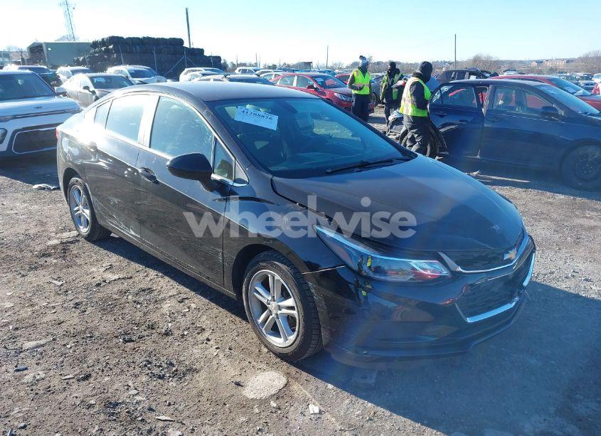 2017 Chevrolet Cruze LT AUTO (VIN 1G1BE5SM8H7169413) main photo