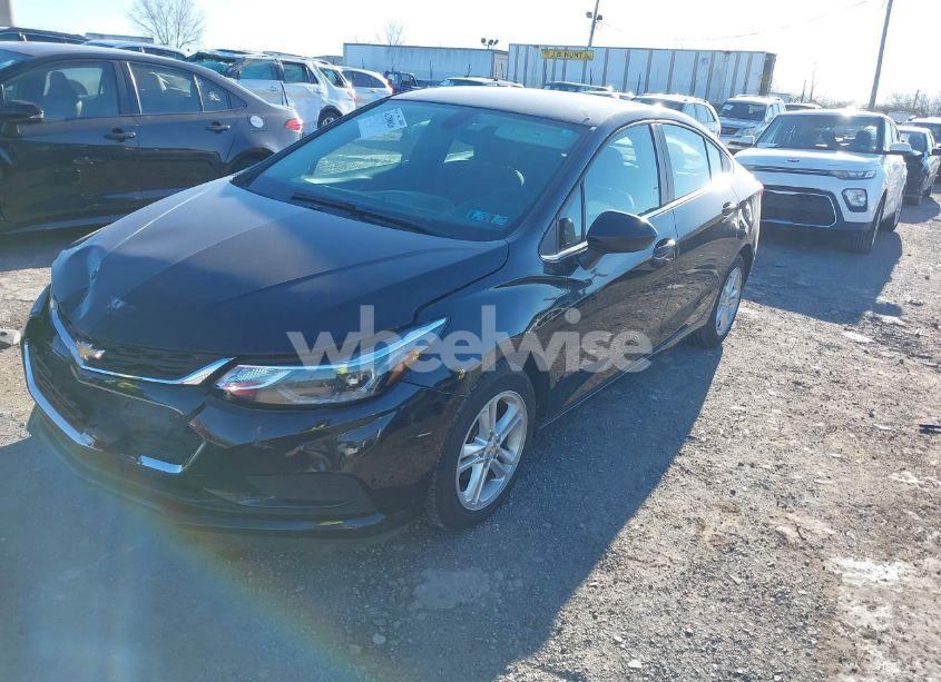 Photo 2 of 2017 Chevrolet Cruze LT AUTO (VIN 1G1BE5SM8H7169413)