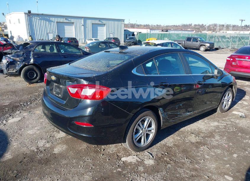 Photo 4 of 2017 Chevrolet Cruze LT AUTO (VIN 1G1BE5SM8H7169413)