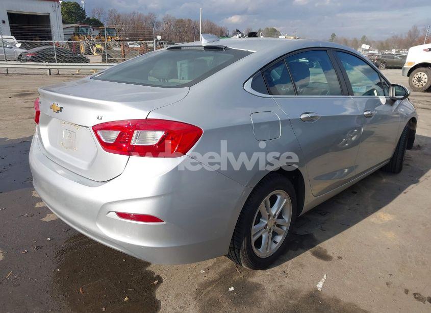 Photo 4 of 2017 Chevrolet Cruze LT AUTO (VIN 1G1BE5SM8H7171789)