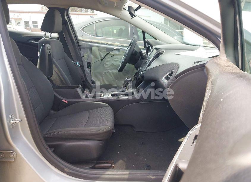 Photo 5 of 2017 Chevrolet Cruze LT AUTO (VIN 1G1BE5SM8H7171789)