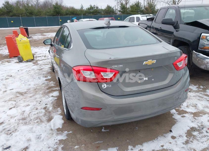 Photo 3 of 2017 Chevrolet Cruze LT AUTO (VIN 1G1BE5SM8H7179570)