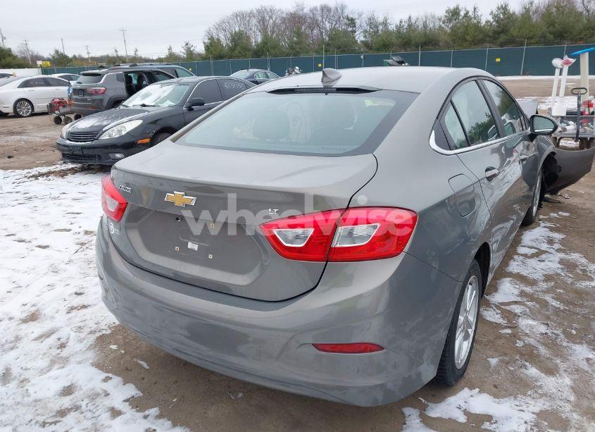 Photo 4 of 2017 Chevrolet Cruze LT AUTO (VIN 1G1BE5SM8H7179570)