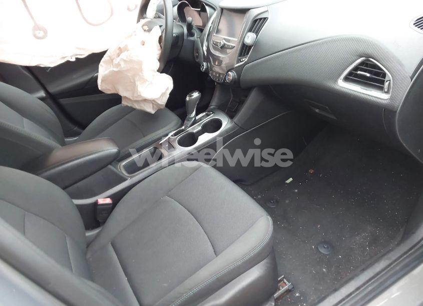 Photo 5 of 2017 Chevrolet Cruze LT AUTO (VIN 1G1BE5SM8H7179570)