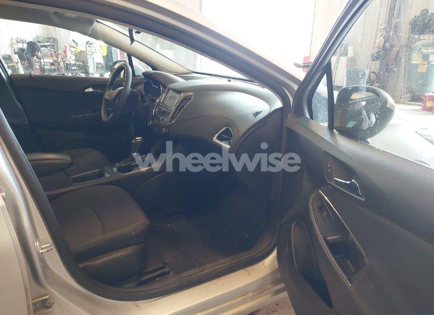 Photo 5 of 2017 Chevrolet Cruze LT AUTO (VIN 1G1BE5SM8H7182176)