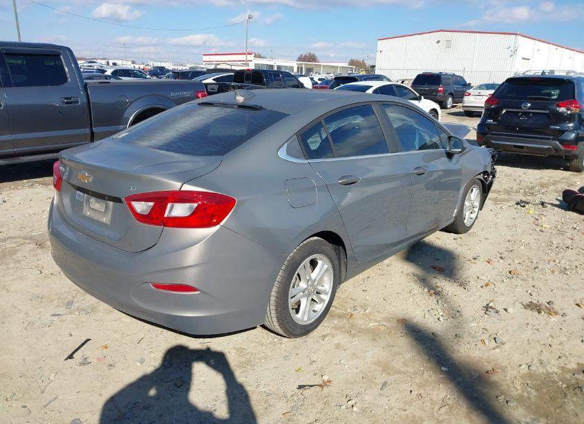 Photo 4 of 2017 Chevrolet Cruze LT AUTO (VIN 1G1BE5SM8H7216519)