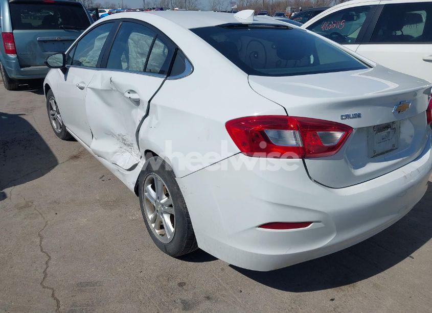 Photo 3 of 2017 Chevrolet Cruze LT AUTO (VIN 1G1BE5SM8H7234616)
