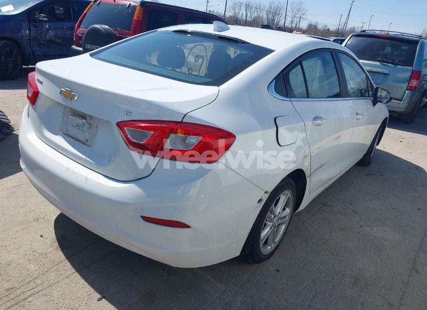 Photo 4 of 2017 Chevrolet Cruze LT AUTO (VIN 1G1BE5SM8H7234616)