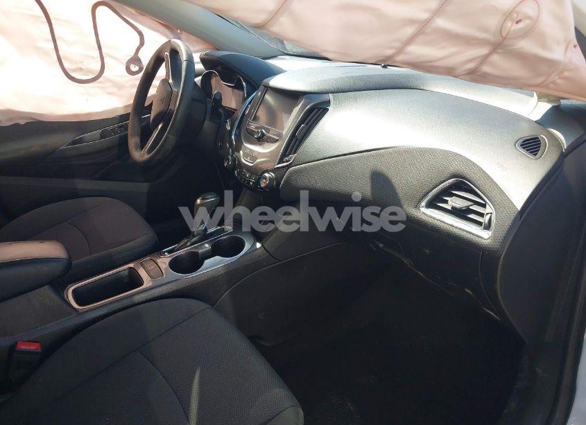 Photo 5 of 2017 Chevrolet Cruze LT AUTO (VIN 1G1BE5SM8H7234616)