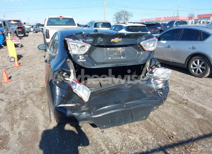 Photo 6 of 2017 Chevrolet Cruze LT AUTO (VIN 1G1BE5SM8H7234664)