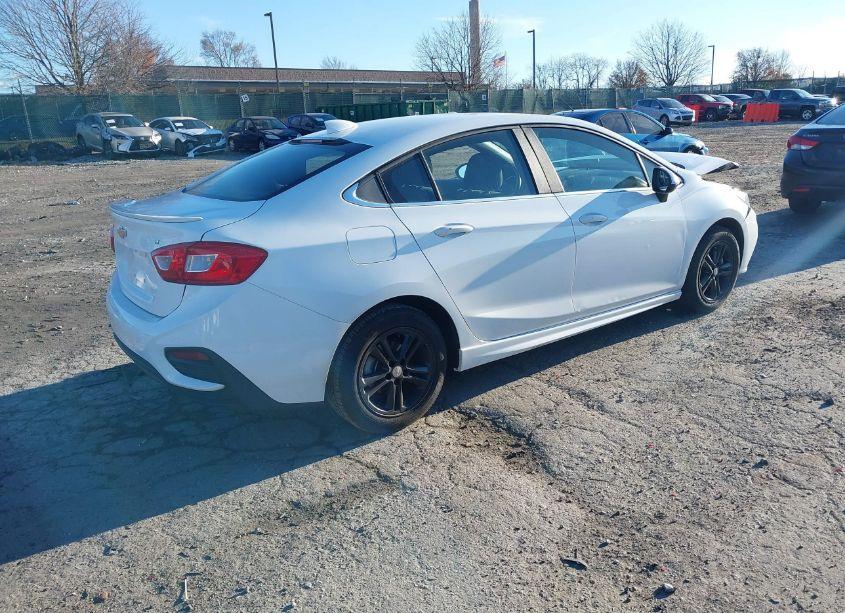 Photo 4 of 2017 Chevrolet Cruze LT AUTO (VIN 1G1BE5SM8H7266739)