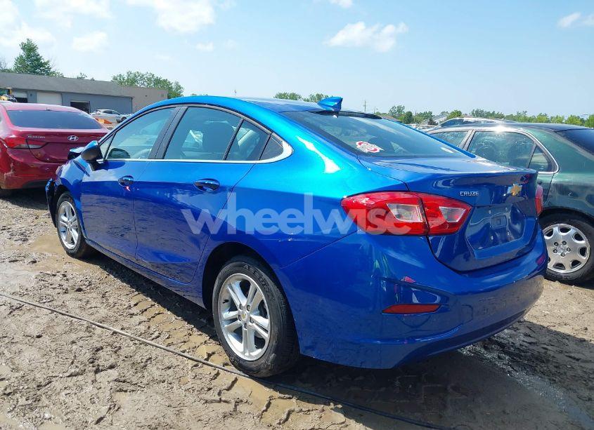 Photo 3 of 2017 Chevrolet Cruze LT AUTO (VIN 1G1BE5SM8H7276560)