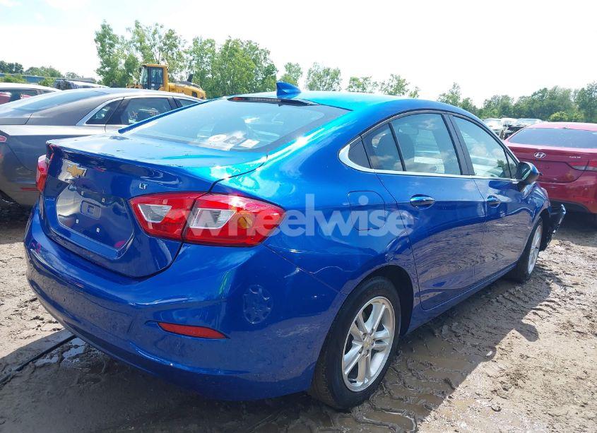 Photo 4 of 2017 Chevrolet Cruze LT AUTO (VIN 1G1BE5SM8H7276560)