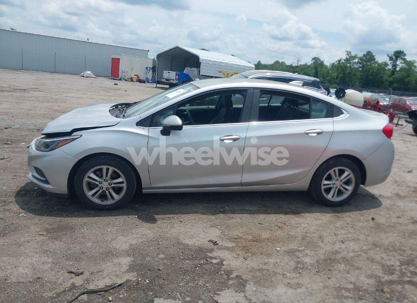 Photo 14 of 2018 Chevrolet Cruze LT AUTO (VIN 1G1BE5SM8J7115843)