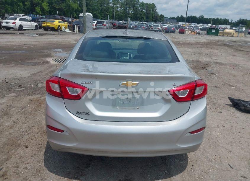 Photo 16 of 2018 Chevrolet Cruze LT AUTO (VIN 1G1BE5SM8J7115843)