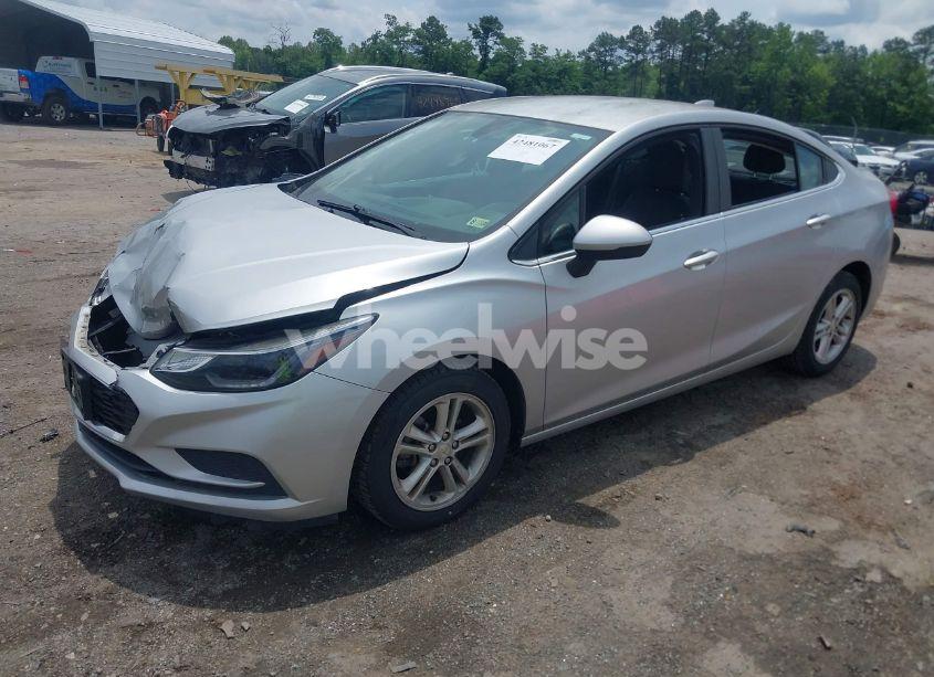 Photo 2 of 2018 Chevrolet Cruze LT AUTO (VIN 1G1BE5SM8J7115843)