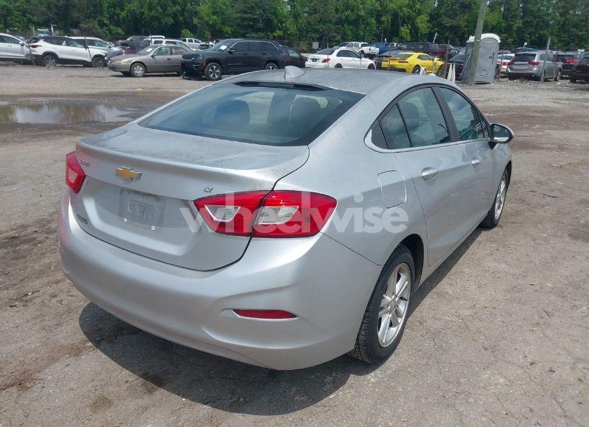 Photo 4 of 2018 Chevrolet Cruze LT AUTO (VIN 1G1BE5SM8J7115843)