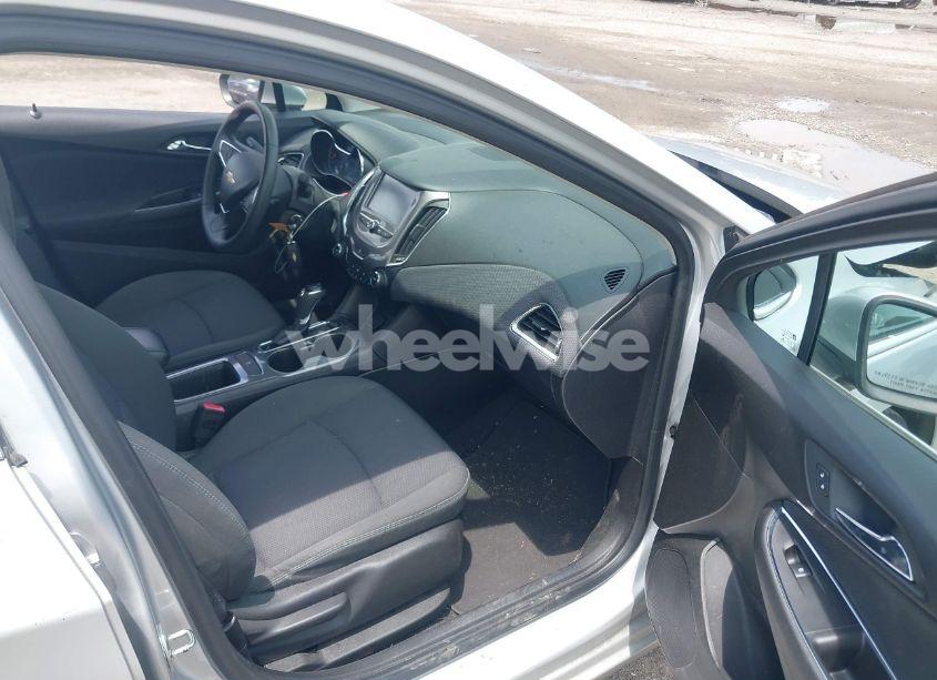 Photo 5 of 2018 Chevrolet Cruze LT AUTO (VIN 1G1BE5SM8J7115843)