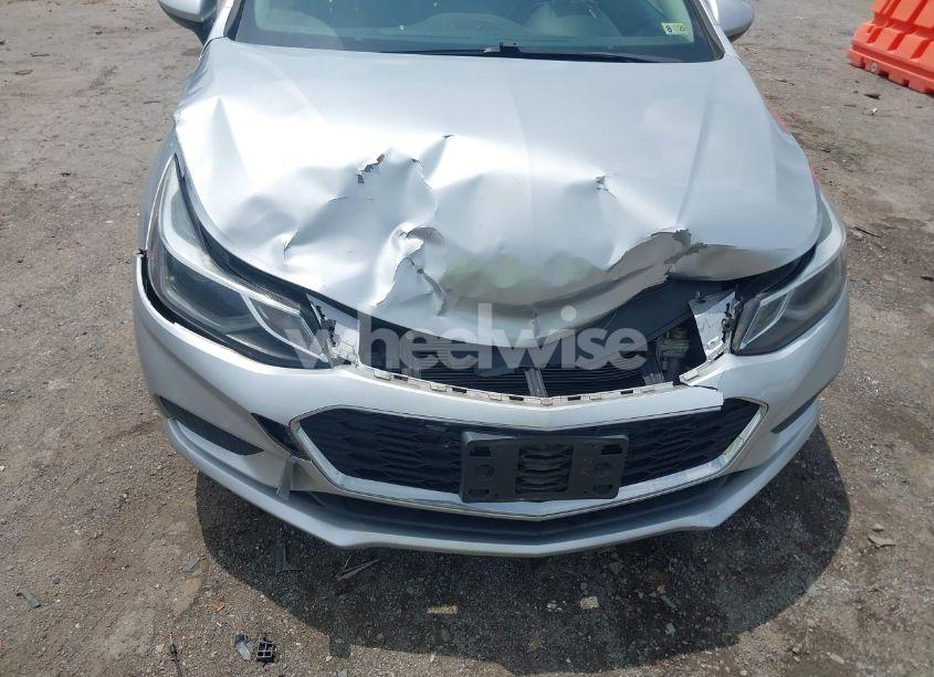 Photo 6 of 2018 Chevrolet Cruze LT AUTO (VIN 1G1BE5SM8J7115843)