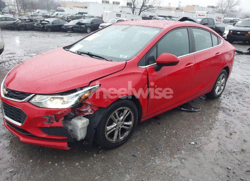 Photo 2 of 2018 Chevrolet Cruze LT AUTO (VIN 1G1BE5SM8J7119374)