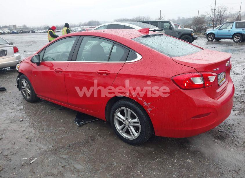 Photo 3 of 2018 Chevrolet Cruze LT AUTO (VIN 1G1BE5SM8J7119374)