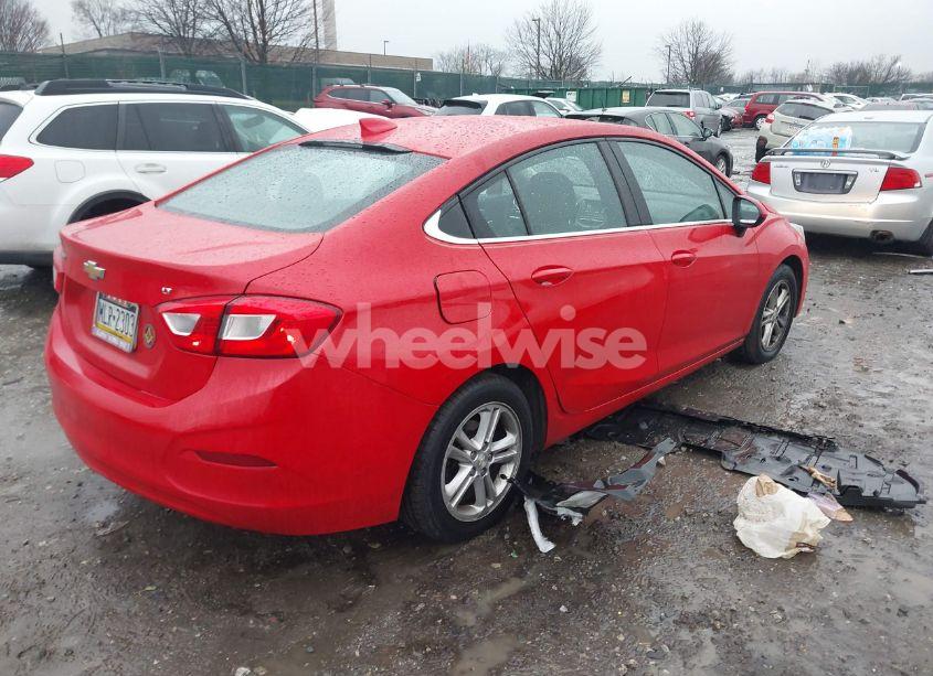Photo 4 of 2018 Chevrolet Cruze LT AUTO (VIN 1G1BE5SM8J7119374)