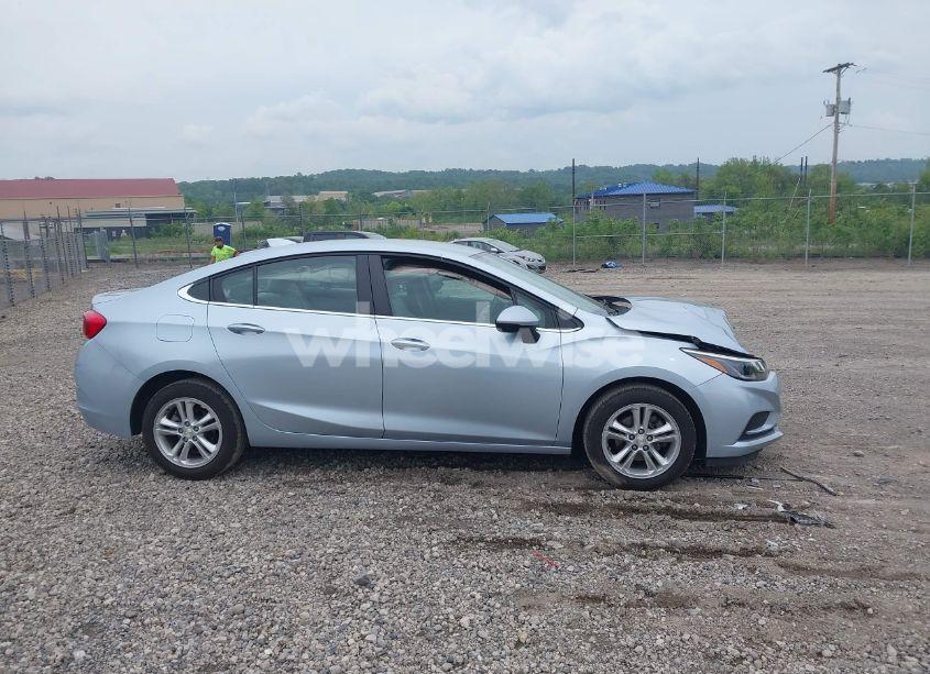 Photo 14 of 2018 Chevrolet Cruze LT AUTO (VIN 1G1BE5SM8J7126504)