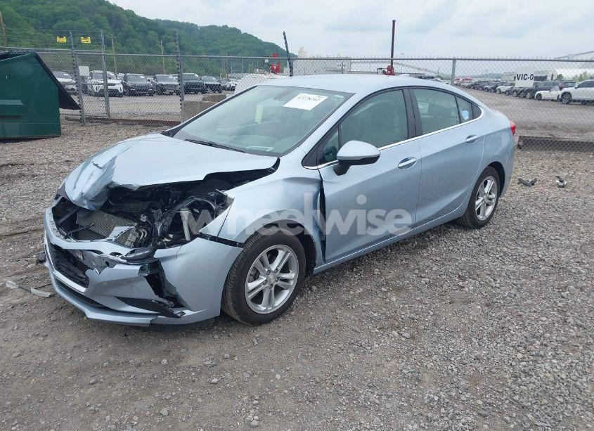 Photo 2 of 2018 Chevrolet Cruze LT AUTO (VIN 1G1BE5SM8J7126504)