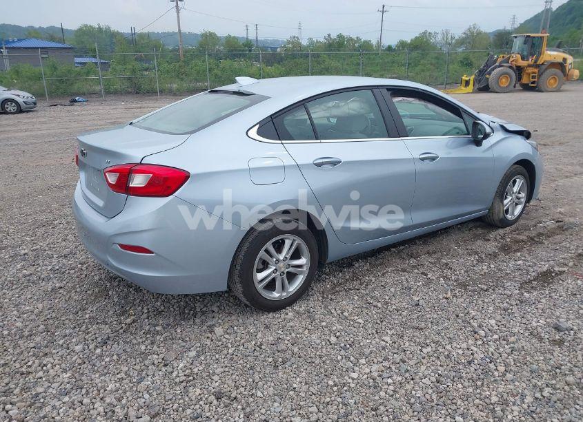 Photo 4 of 2018 Chevrolet Cruze LT AUTO (VIN 1G1BE5SM8J7126504)