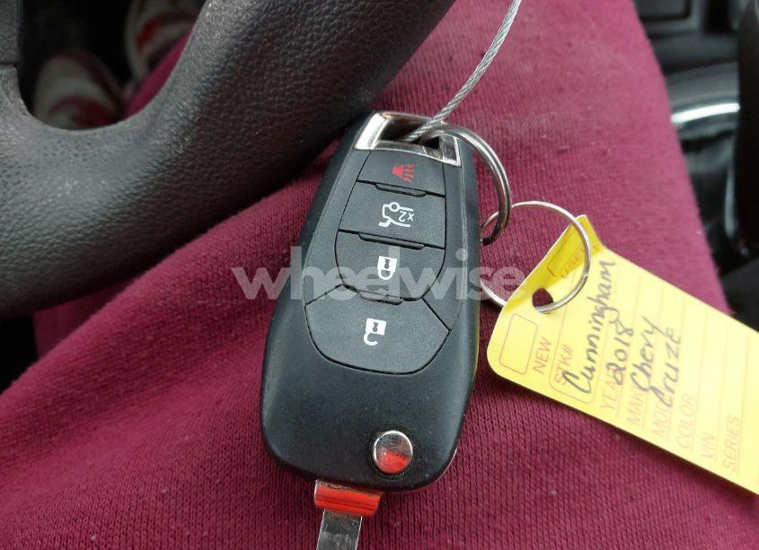 Photo 11 of 2018 Chevrolet Cruze LT AUTO (VIN 1G1BE5SM8J7138717)