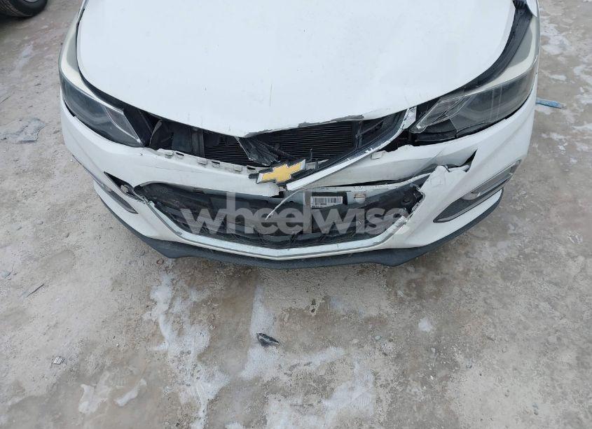 Photo 12 of 2018 Chevrolet Cruze LT AUTO (VIN 1G1BE5SM8J7138717)
