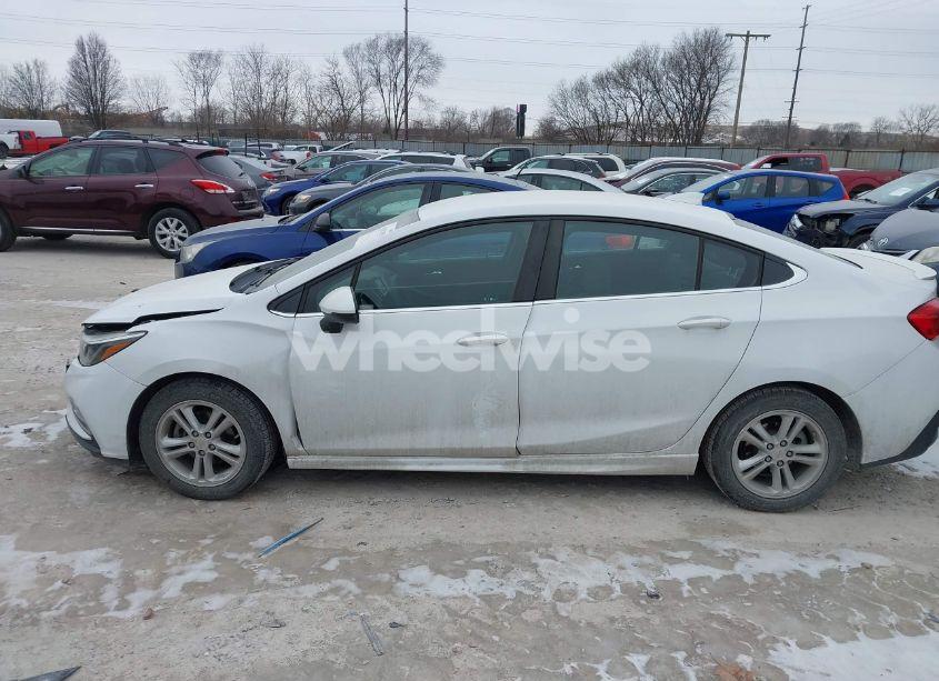 Photo 15 of 2018 Chevrolet Cruze LT AUTO (VIN 1G1BE5SM8J7138717)