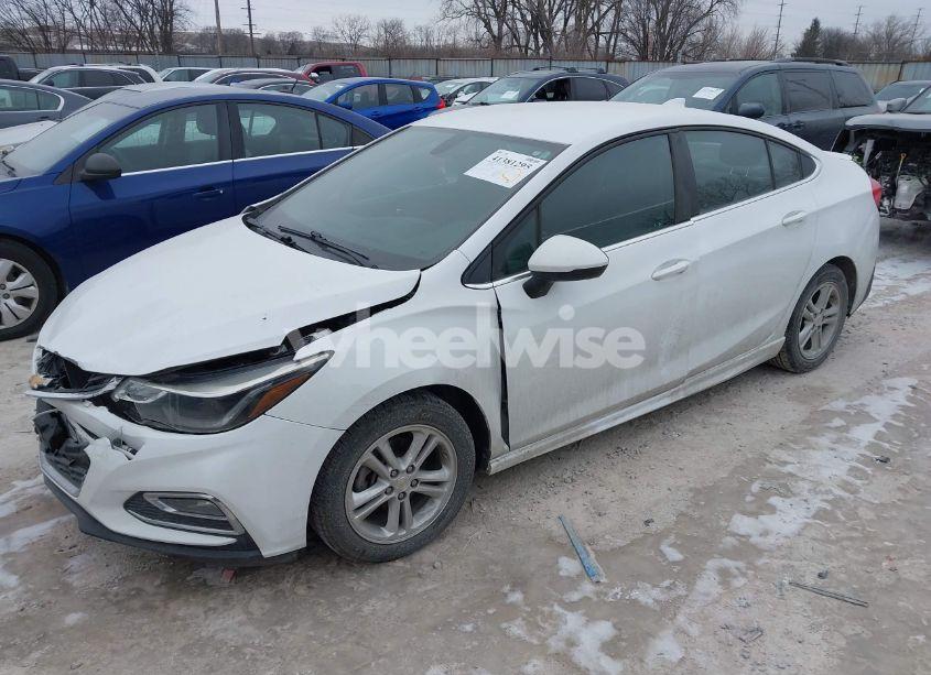 Photo 2 of 2018 Chevrolet Cruze LT AUTO (VIN 1G1BE5SM8J7138717)