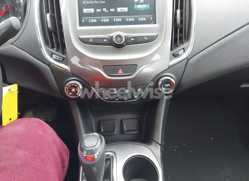 Photo 21 of 2018 Chevrolet Cruze LT AUTO (VIN 1G1BE5SM8J7138717)