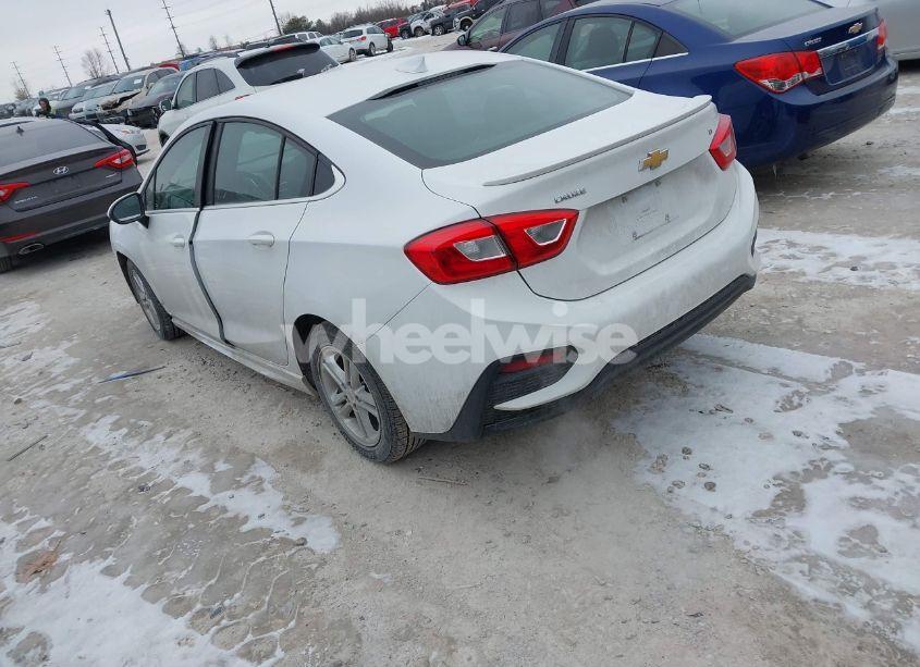 Photo 3 of 2018 Chevrolet Cruze LT AUTO (VIN 1G1BE5SM8J7138717)